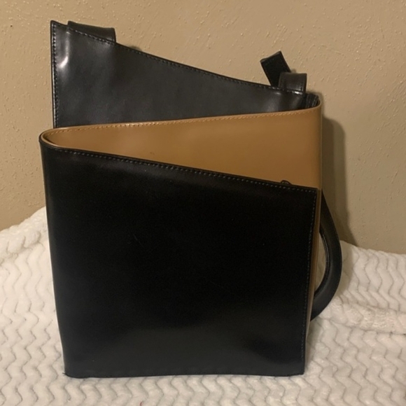 Source Unknown Handbags - Black and Tan Leather Unique Crossbody Bag...black & Tan